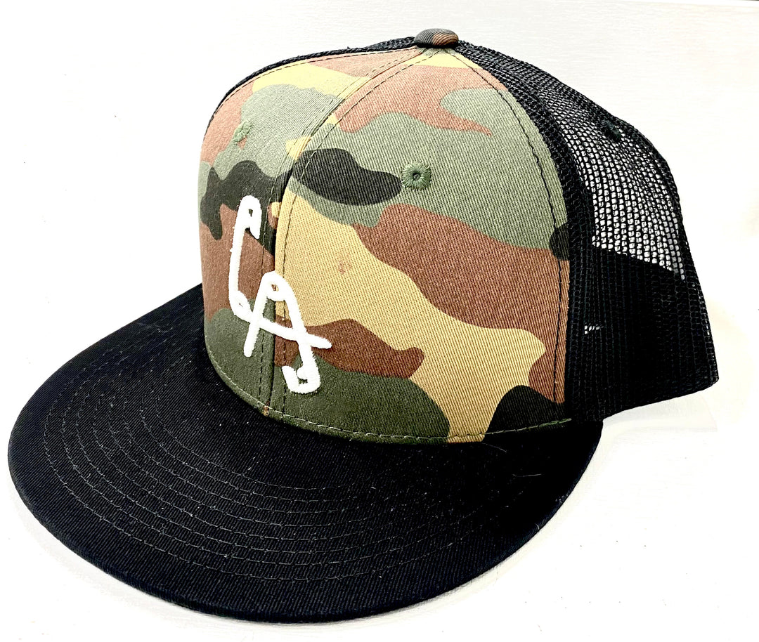 Classic LA logo Camo/black mesh with white logo